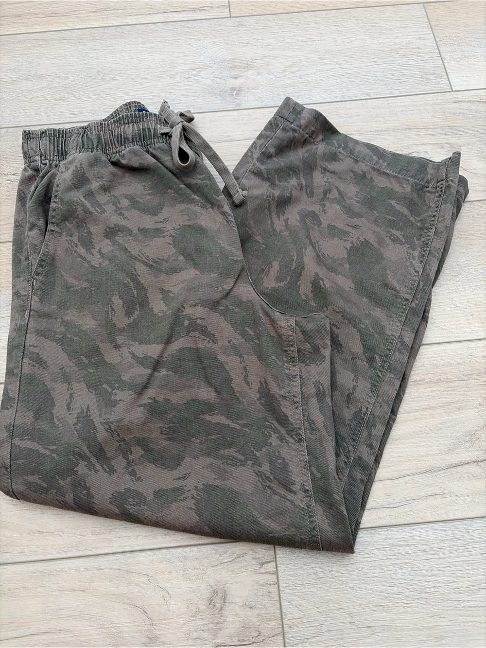 Women’s Camo Drawstring Pants - Olive Green